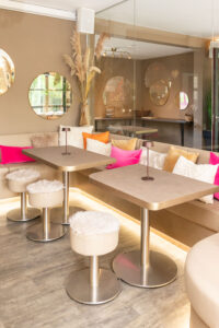 Lounge und Bar im Innenbereich der Destino Eventlocation